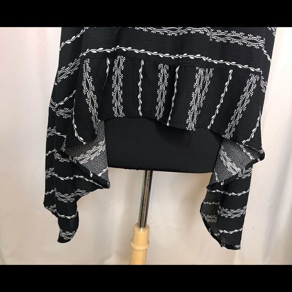 143 Story by Line Up Ruffle Shark Bite Tank Top S - Picture 3 of 7